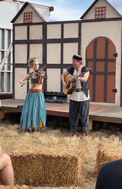 violin players at the ren faire