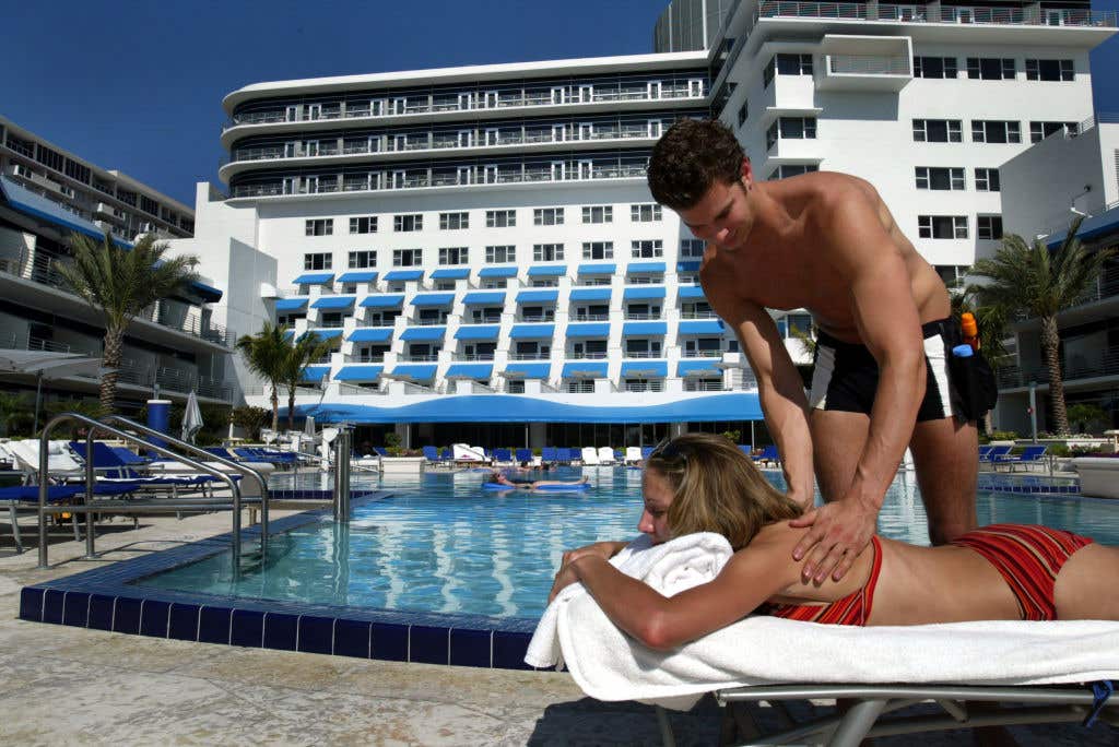 Hotel Offers Special Sun Tanning Protection