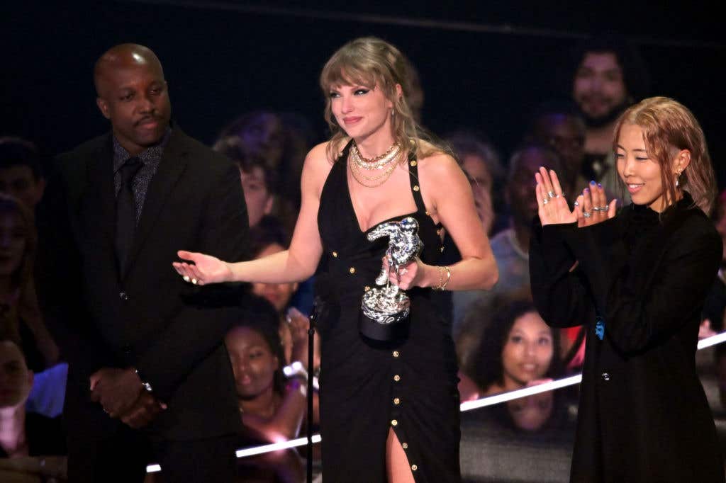 Taylor Swift at VMAs.