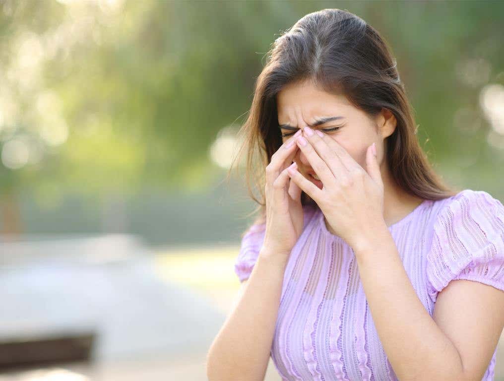 woman suffering from allergies when the Florida pollen count is high