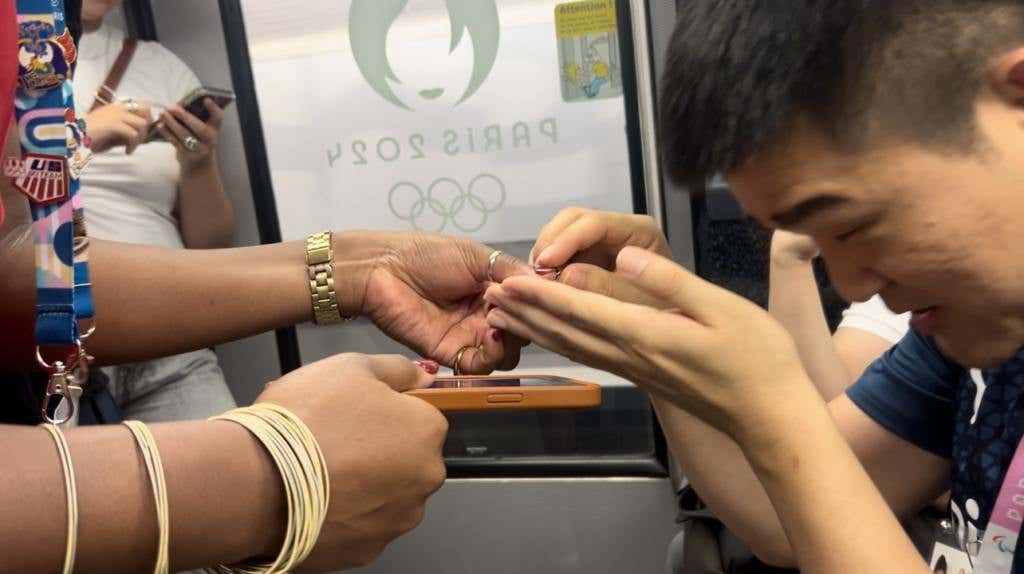 two Olympic fans trading pins