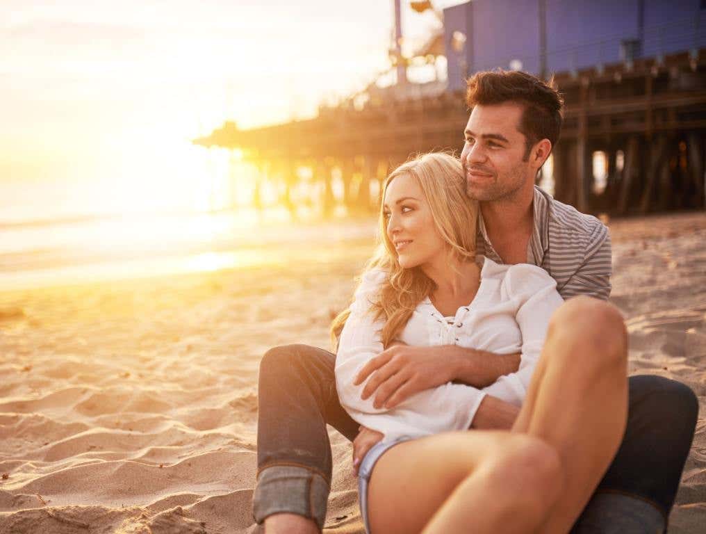 Couple on the beach. Maybe you want to meet that special someone and find love this year. Here are some tips to help, even offline.