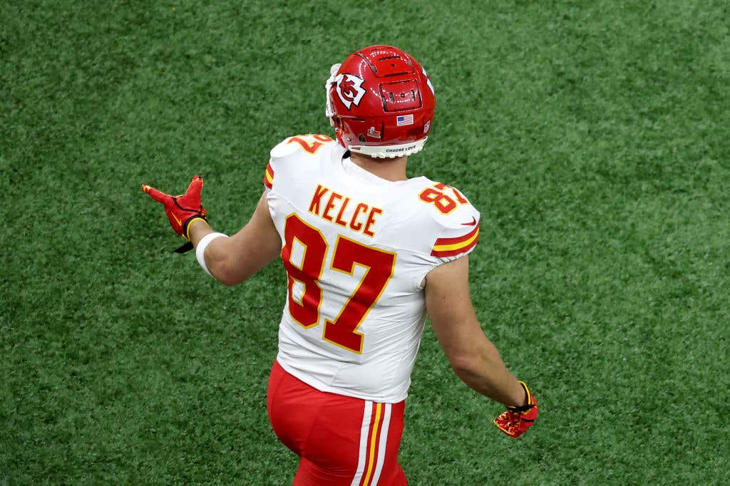 Travis Kelce #87 of the Kansas City Chiefs warms up prior to Super Bowl LIX against the Philadelphia Eagles at Caesars Superdome on February 09, 2025